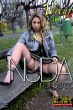 NUDA NEL PARCO